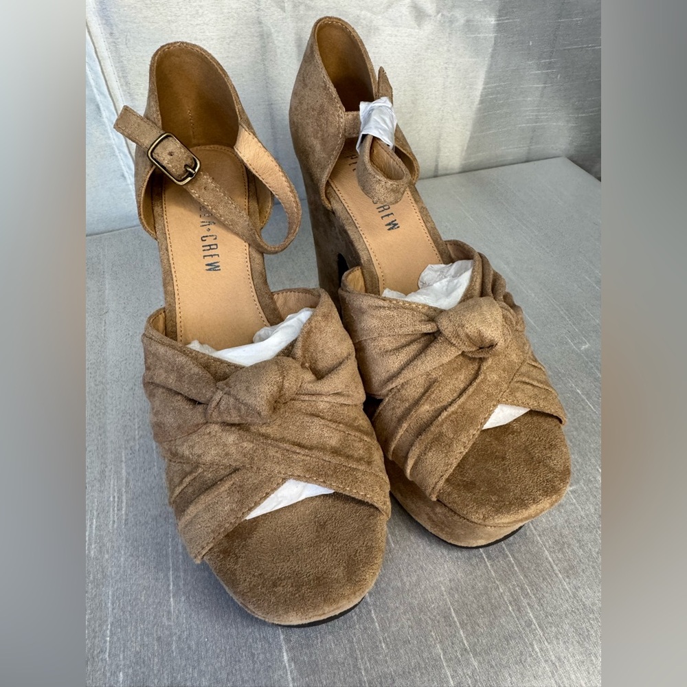 Get a Lift Platform Heel - Picture 9 of 10